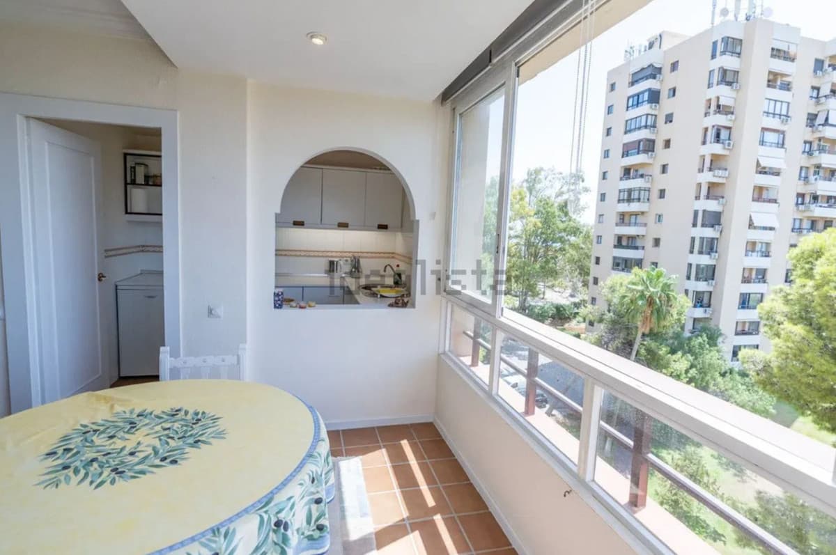 Middle Floor Apartment in Nueva Andalucía — photo 5 of 10