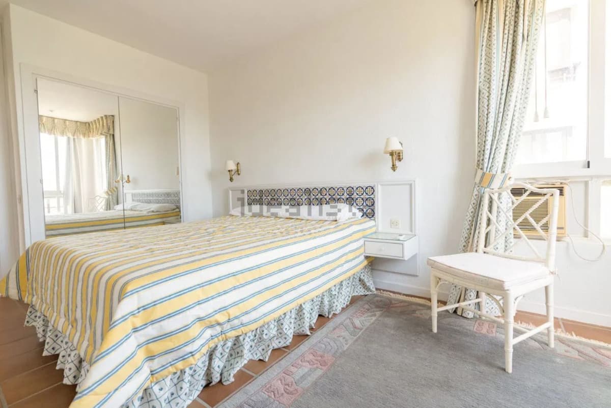 Middle Floor Apartment in Nueva Andalucía — photo 9 of 10
