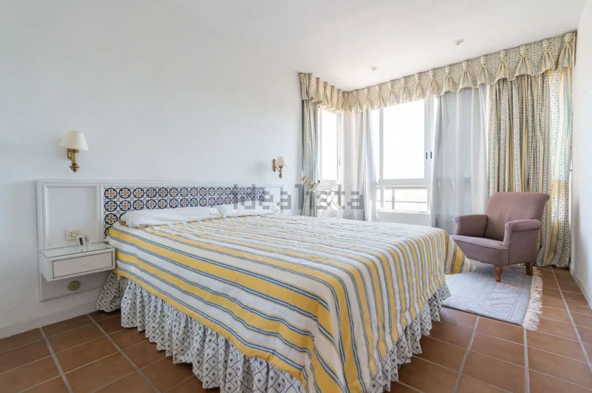 Middle Floor Apartment in Nueva Andalucía — photo 10 of 10