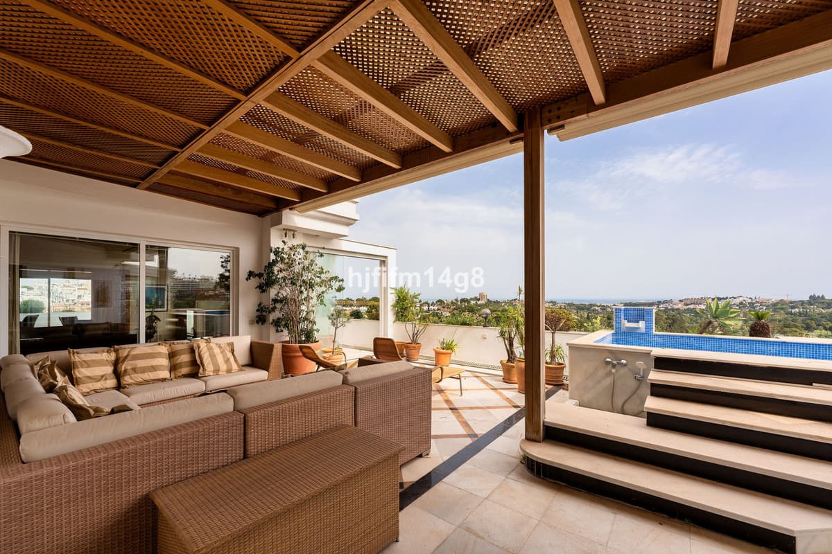 Penthouse in Nueva Andalucía — photo 3 of 10