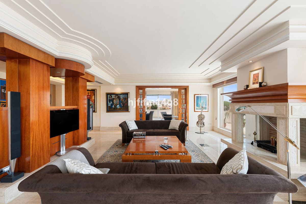 Penthouse in Nueva Andalucía — photo 7 of 10