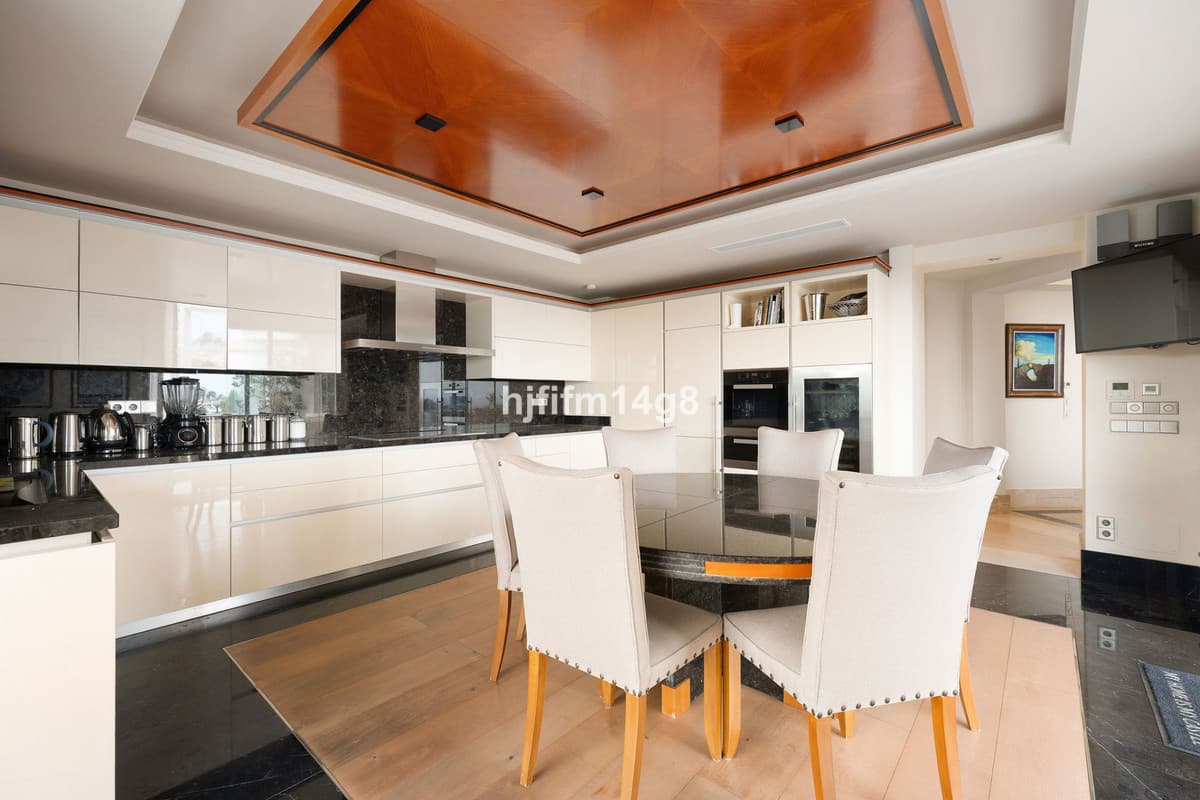 Penthouse in Nueva Andalucía — photo 8 of 10