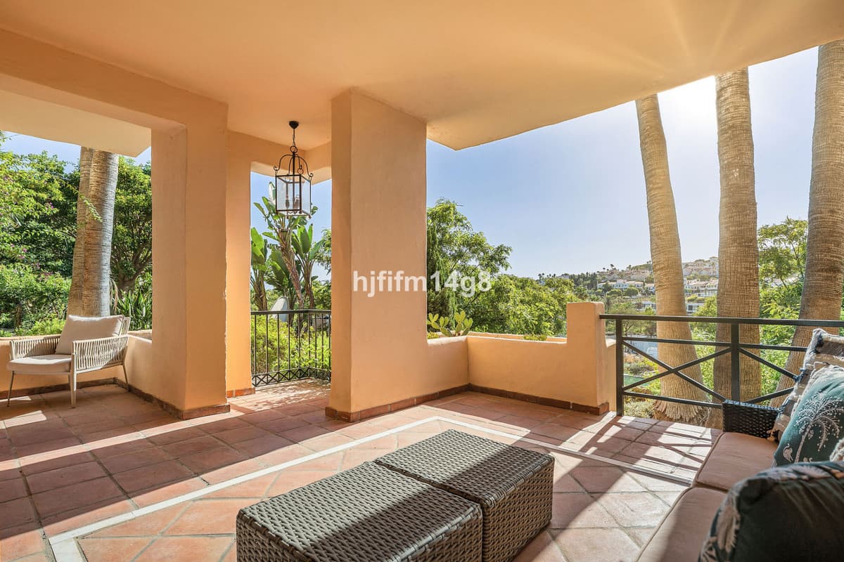 Ground Floor Apartment in Estepona — photo 2 of 10