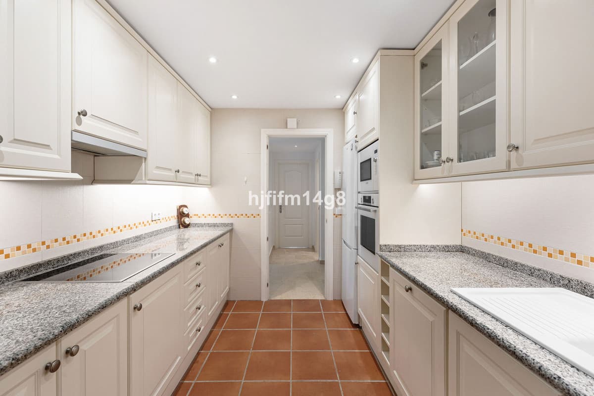 Ground Floor Apartment in Estepona — photo 7 of 10
