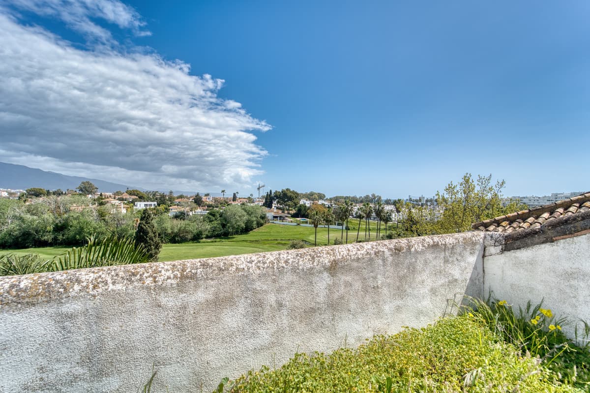 Penthouse Duplex in Guadalmina Baja — photo 2 of 10
