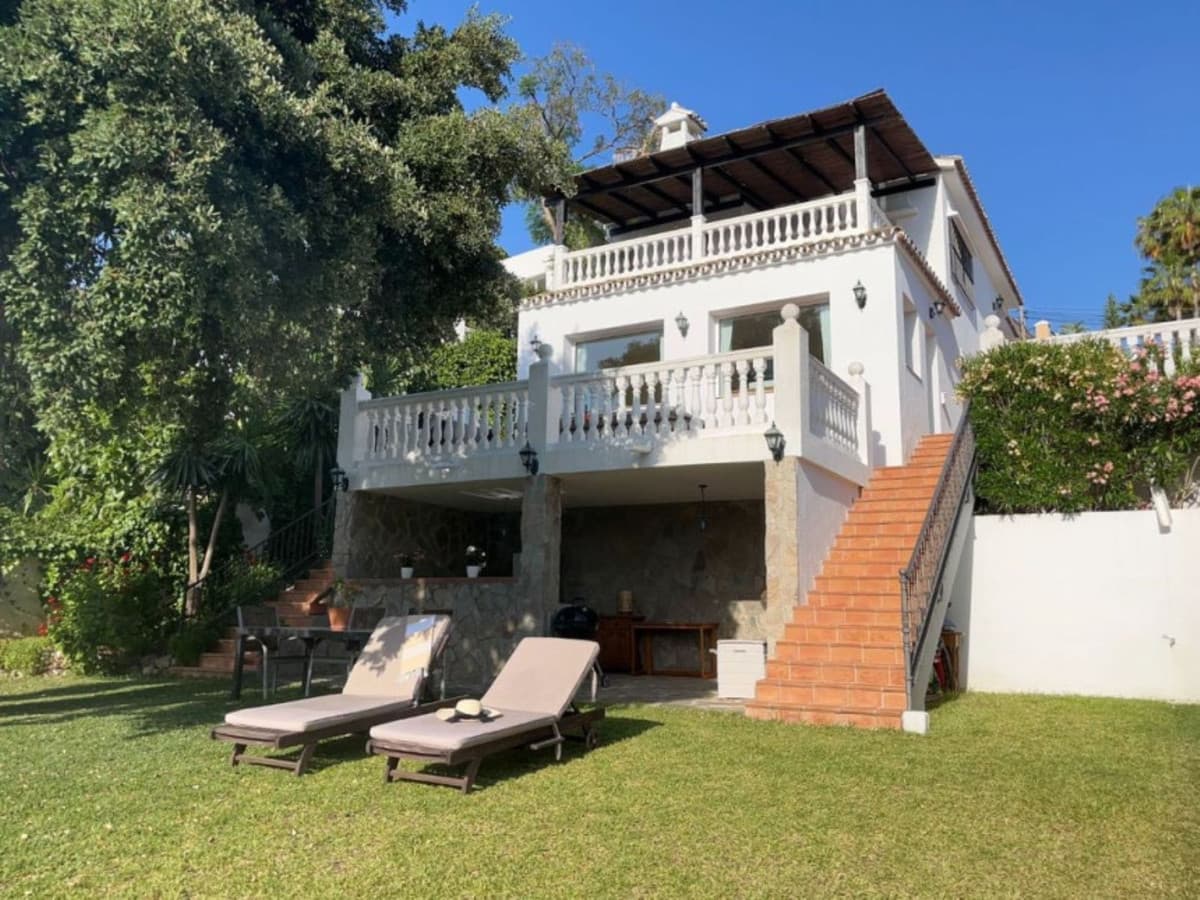 Detached Villa in Elviria — photo 1 of 10