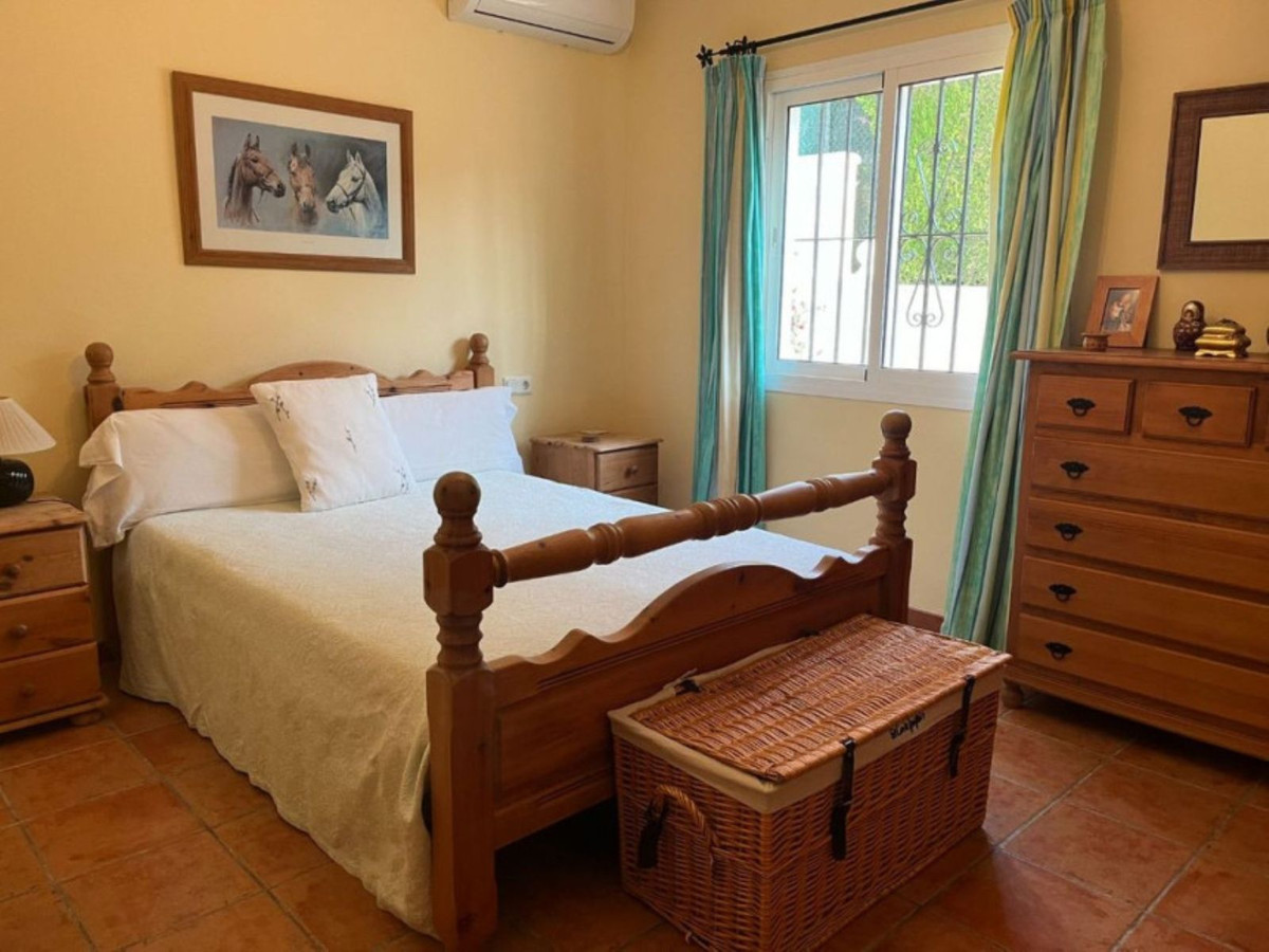 Detached Villa in Elviria — photo 6 of 10