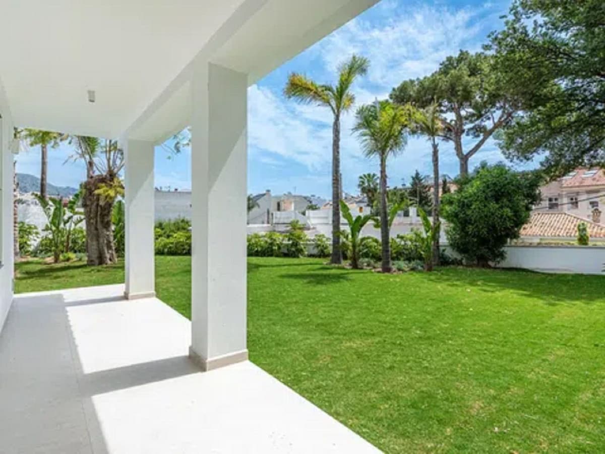 Detached Villa in Los Boliches — photo 2 of 10