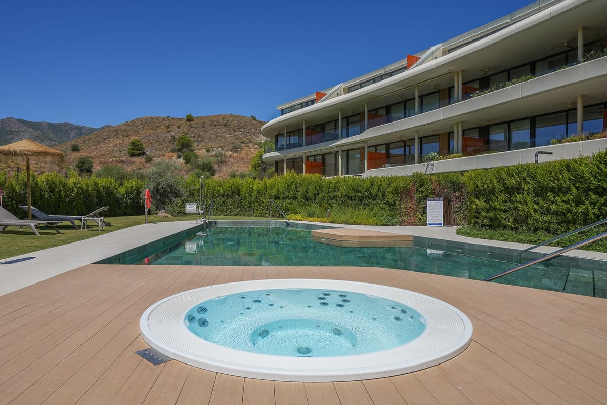 Middle Floor Apartment in Fuengirola — photo 1 of 10