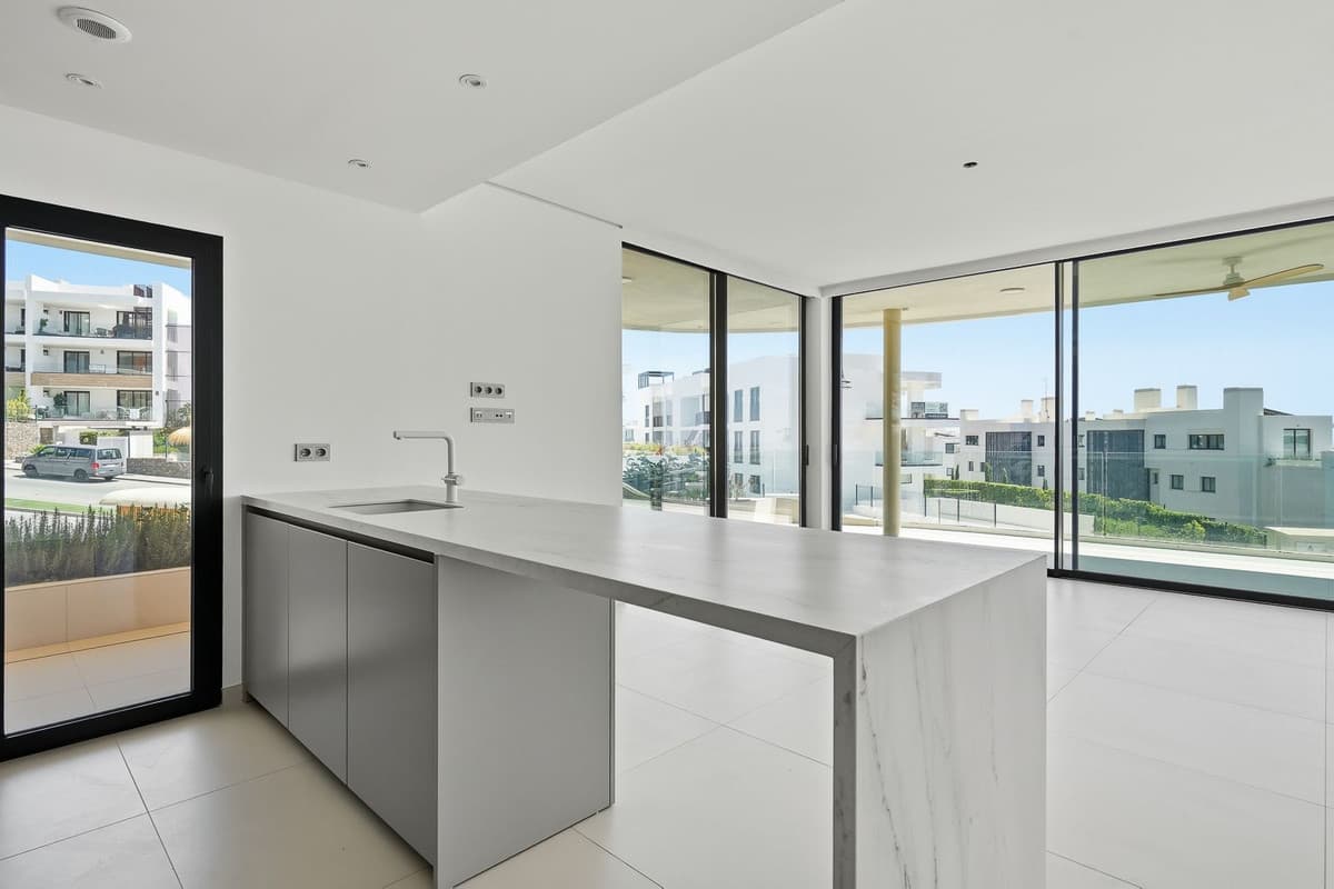 Middle Floor Apartment in Fuengirola — photo 7 of 10