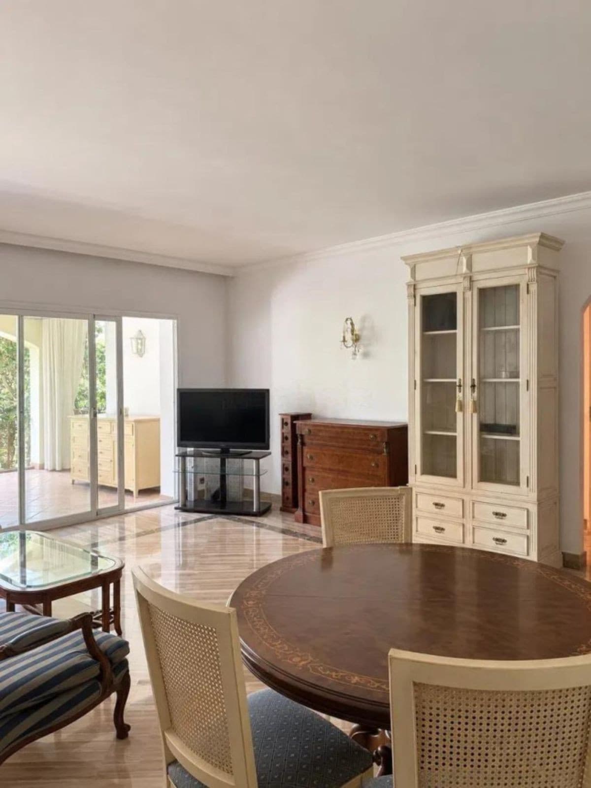 Ground Floor Apartment in Marbella — photo 3 of 10