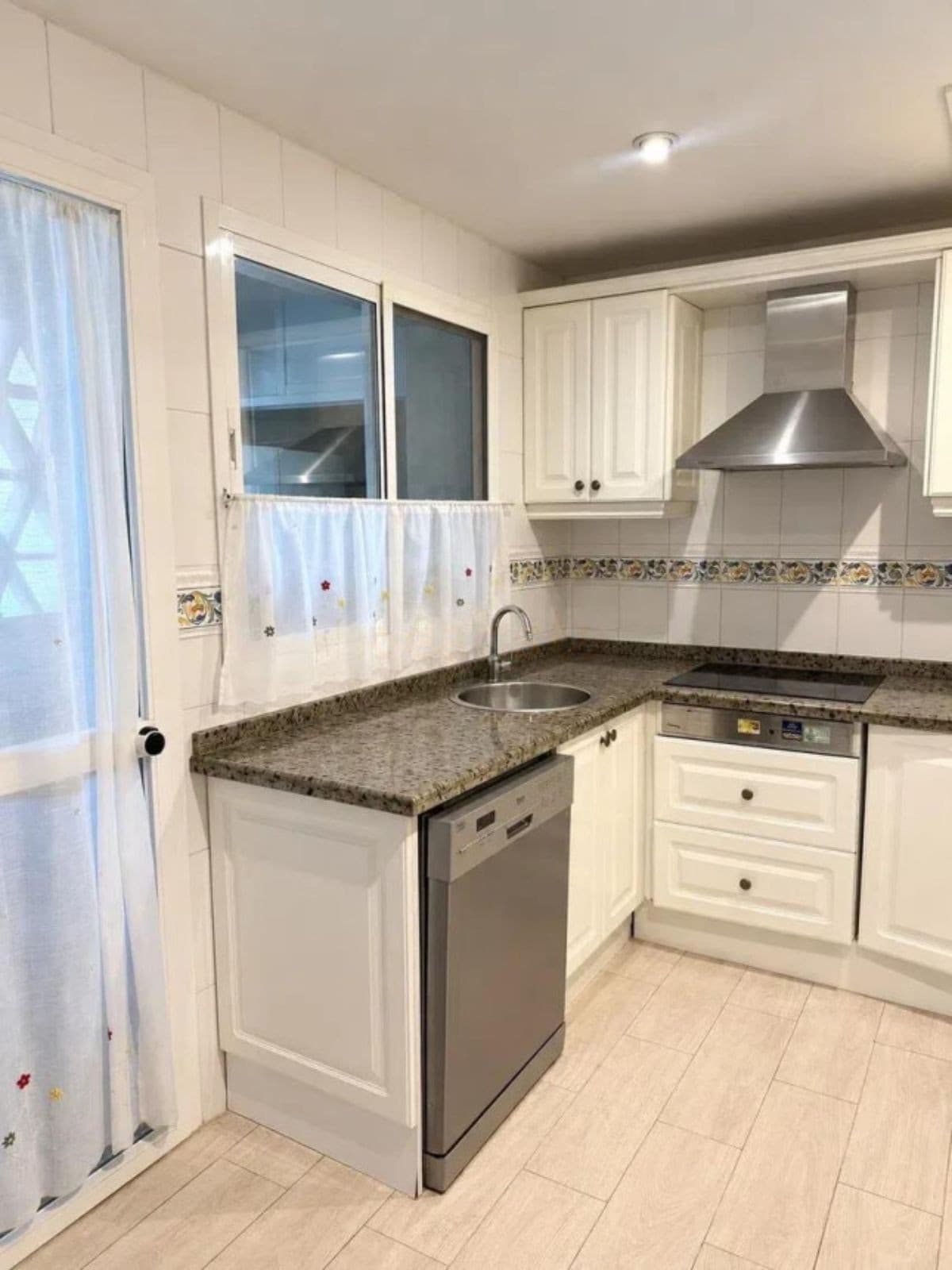 Ground Floor Apartment in Marbella — photo 5 of 10