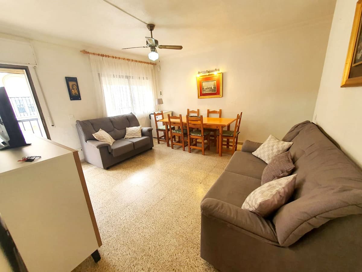 Middle Floor Apartment in Fuengirola — photo 2 of 10