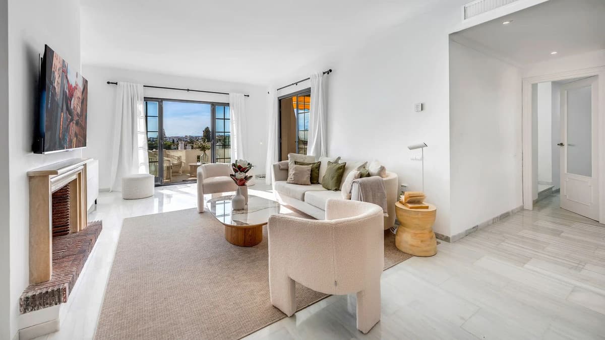 Penthouse Duplex in Nueva Andalucía — photo 6 of 10