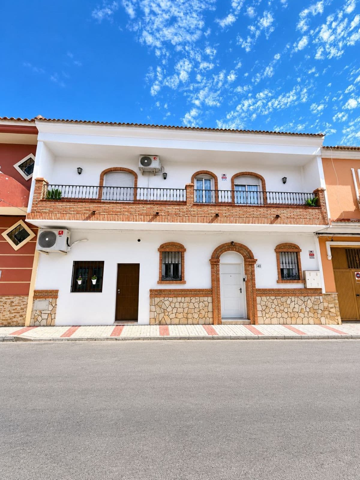 Townhouse in Campanillas — photo 1 of 10