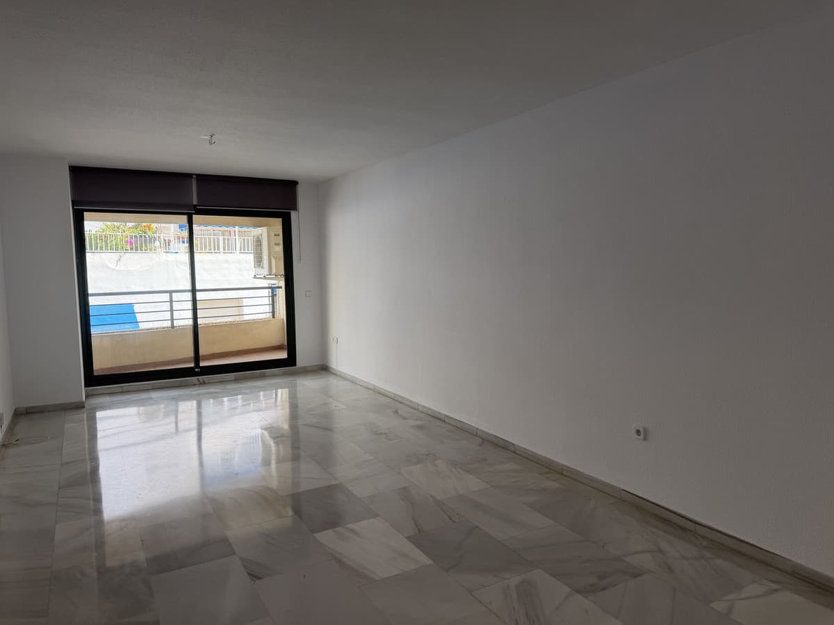 Middle Floor Apartment in Marbella — photo 2 of 10