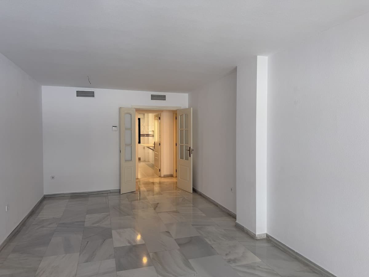 Middle Floor Apartment in Marbella — photo 4 of 10