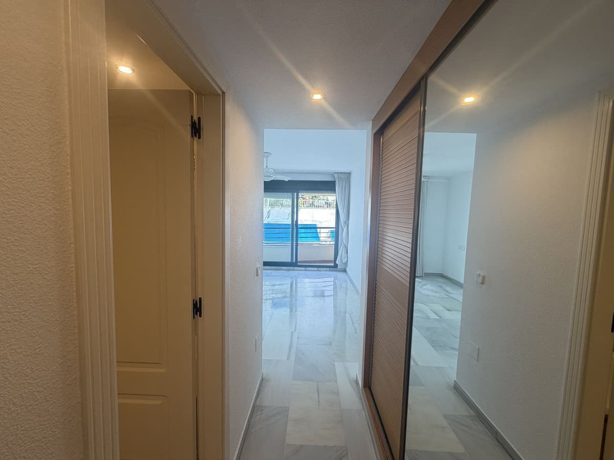 Middle Floor Apartment in Marbella — photo 6 of 10
