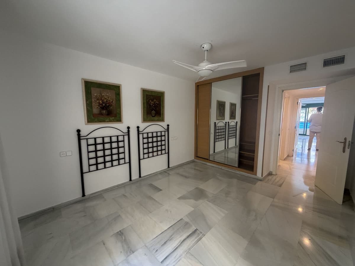 Middle Floor Apartment in Marbella — photo 7 of 10
