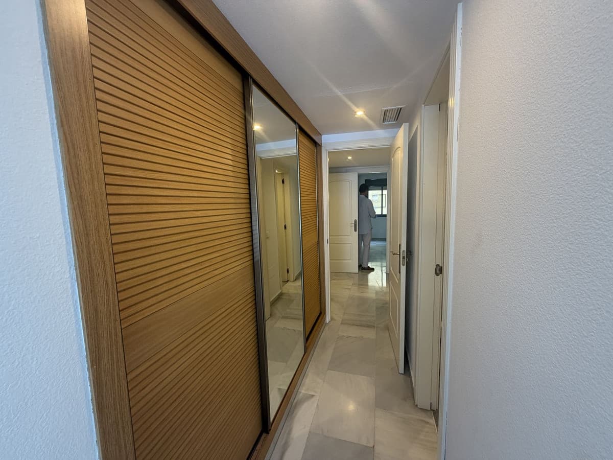 Middle Floor Apartment in Marbella — photo 8 of 10