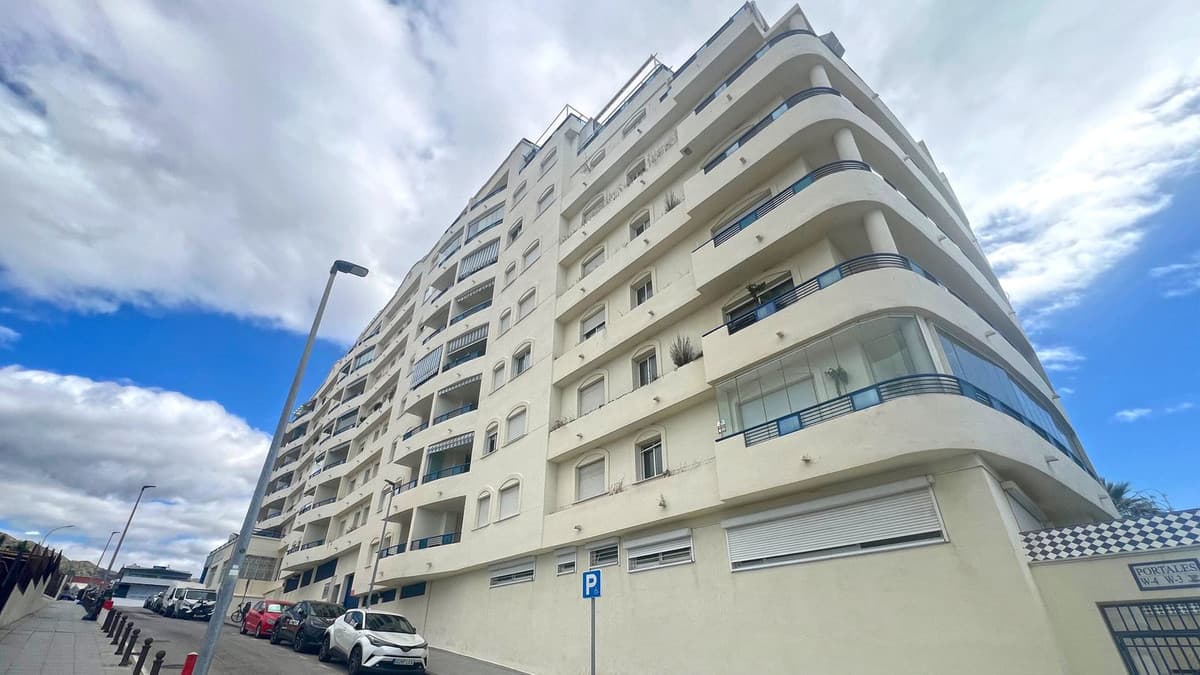 Middle Floor Apartment in Marbella — photo 1 of 10