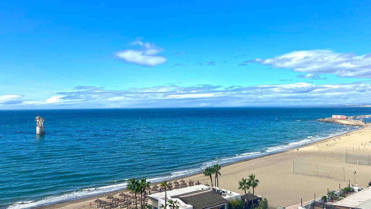 Middle Floor Apartment in Marbella — photo 2 of 10