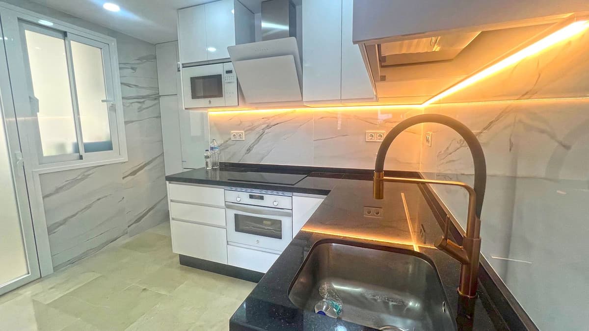 Middle Floor Apartment in Marbella — photo 8 of 10