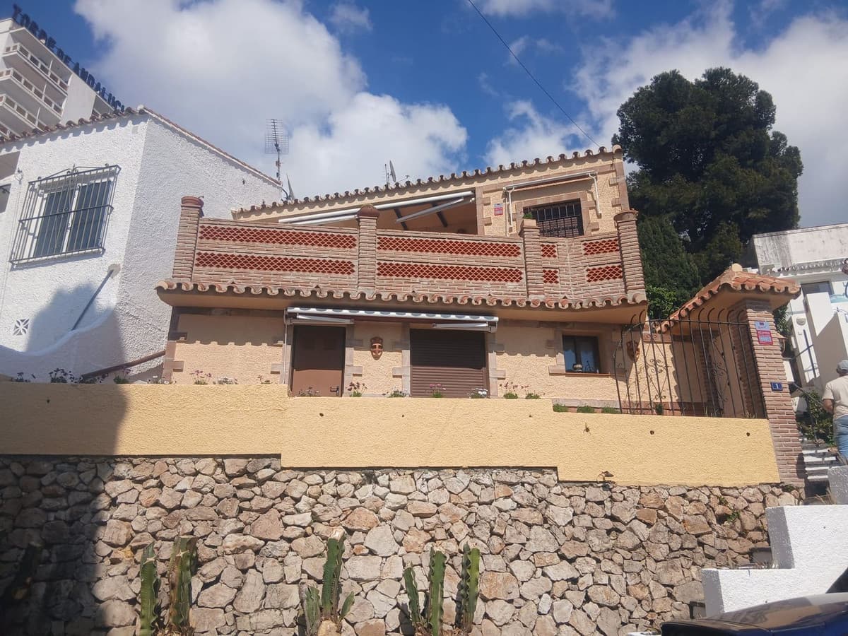 Semi-Detached House in Nueva Andalucía — photo 1 of 10