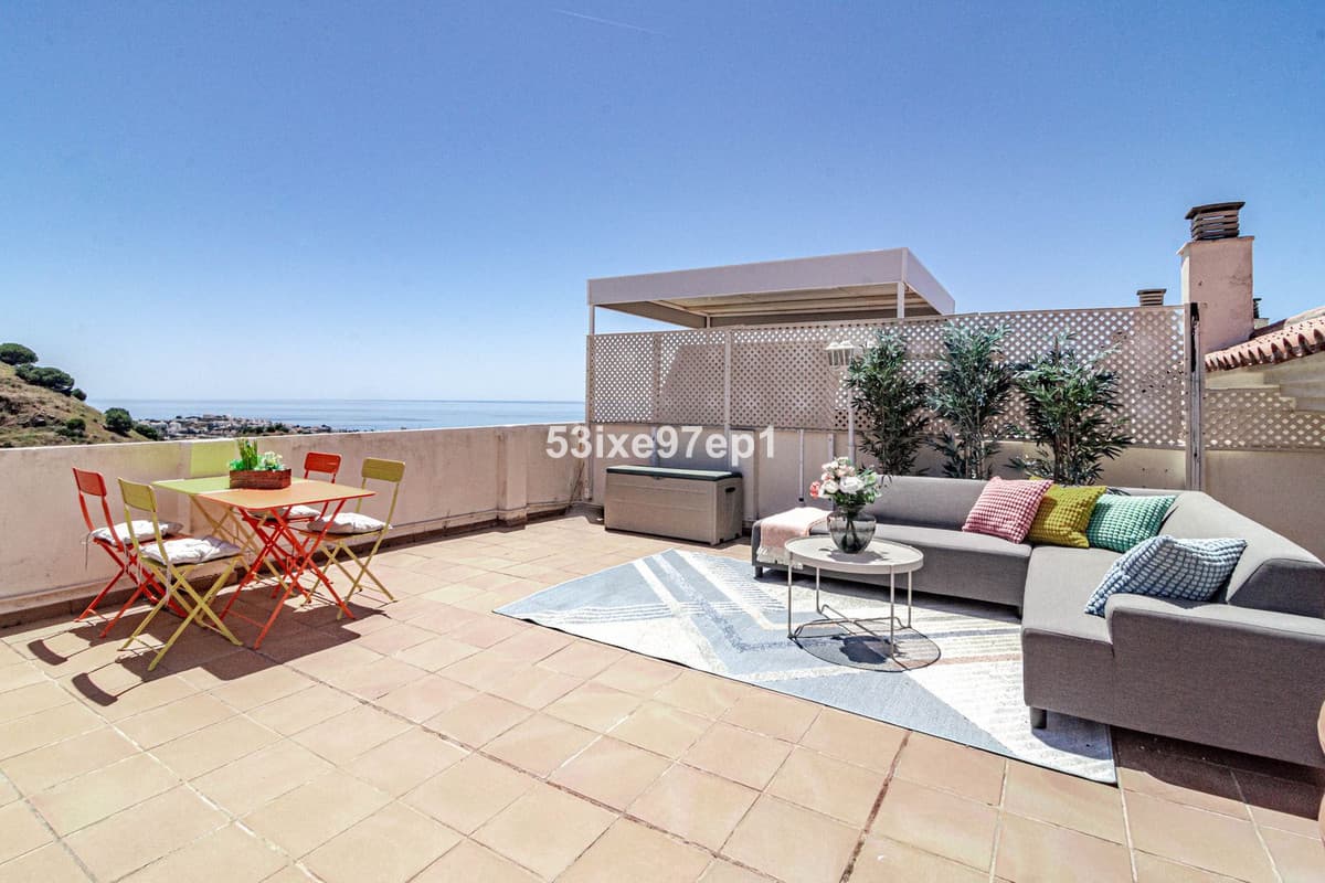 Penthouse in Calahonda — photo 1 of 10