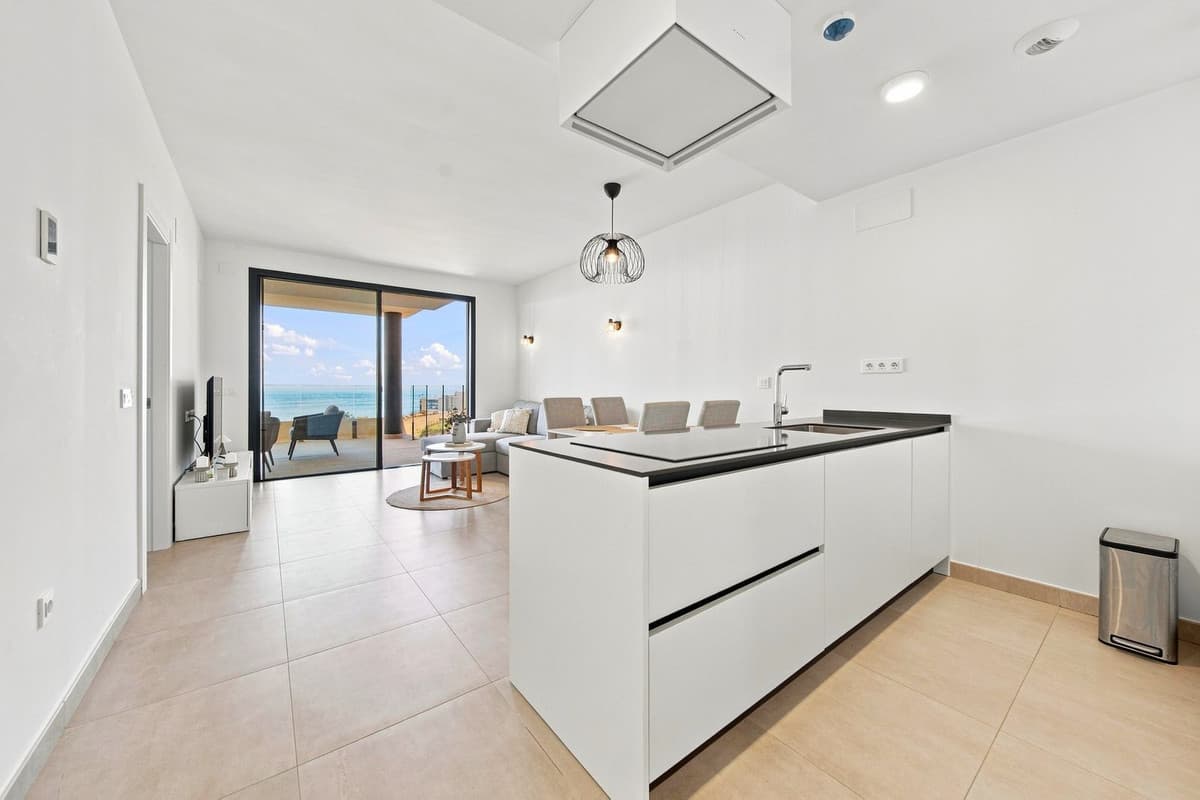 Middle Floor Apartment in Fuengirola — photo 3 of 10