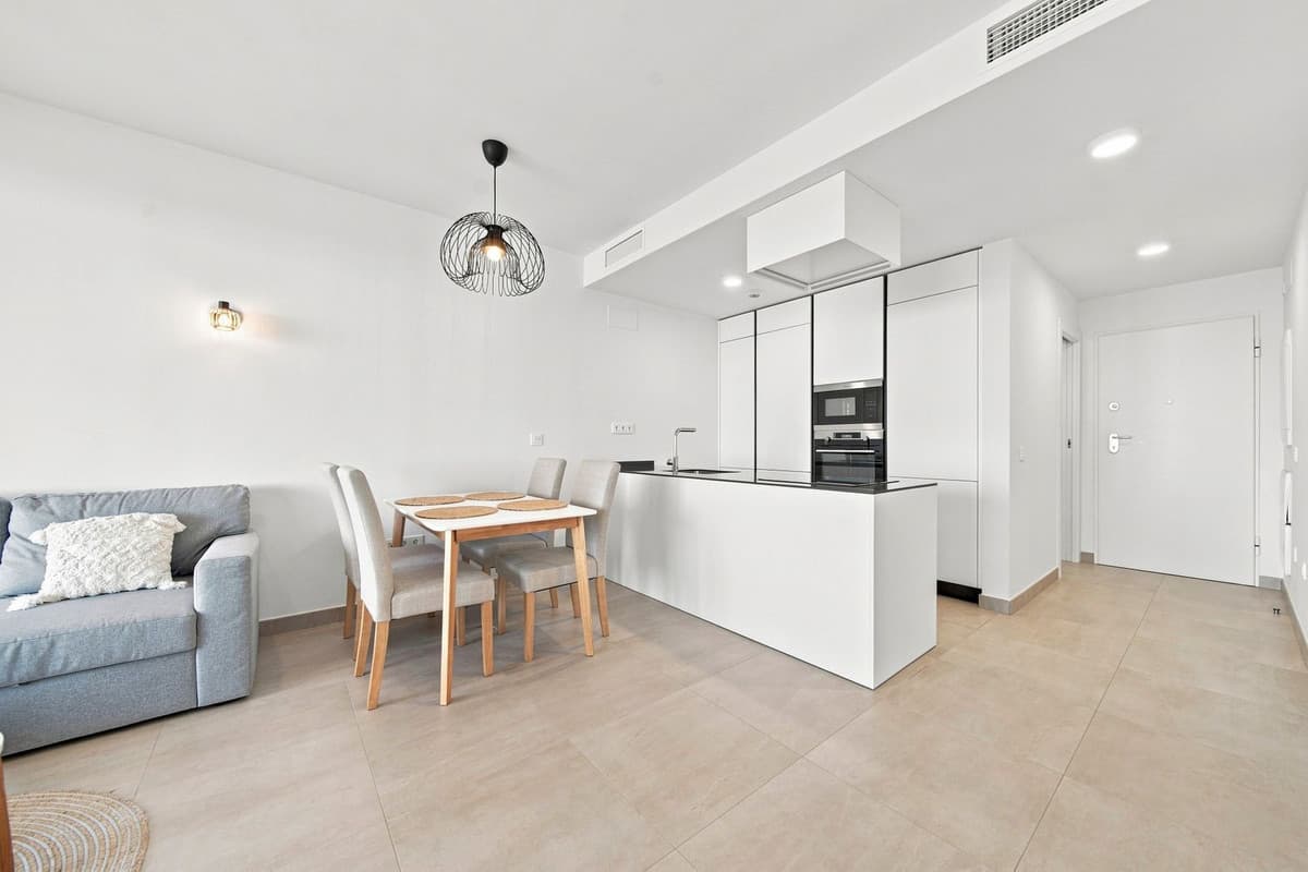 Middle Floor Apartment in Fuengirola — photo 4 of 10