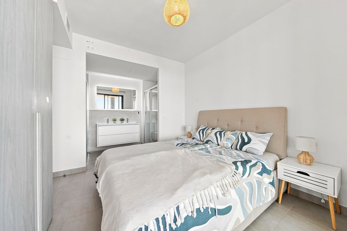 Middle Floor Apartment in Fuengirola — photo 8 of 10