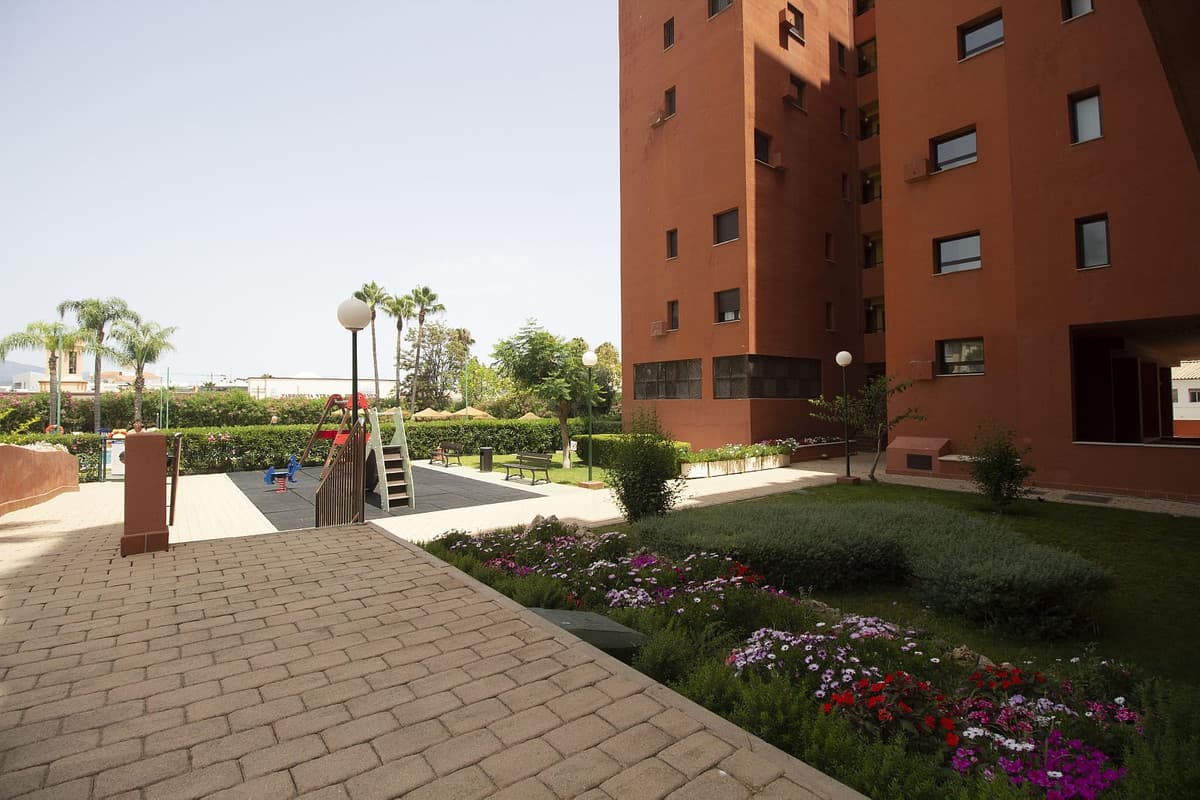 Middle Floor Apartment in Estepona — photo 3 of 10