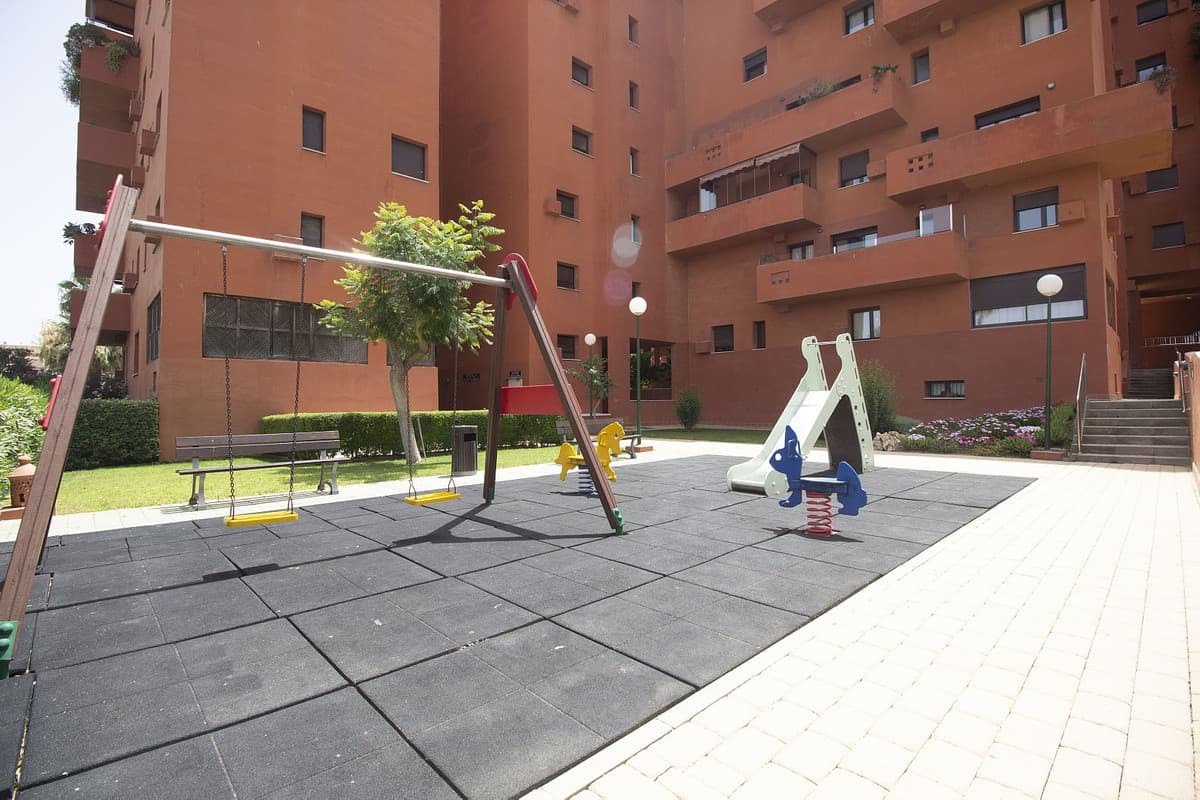 Middle Floor Apartment in Estepona — photo 4 of 10