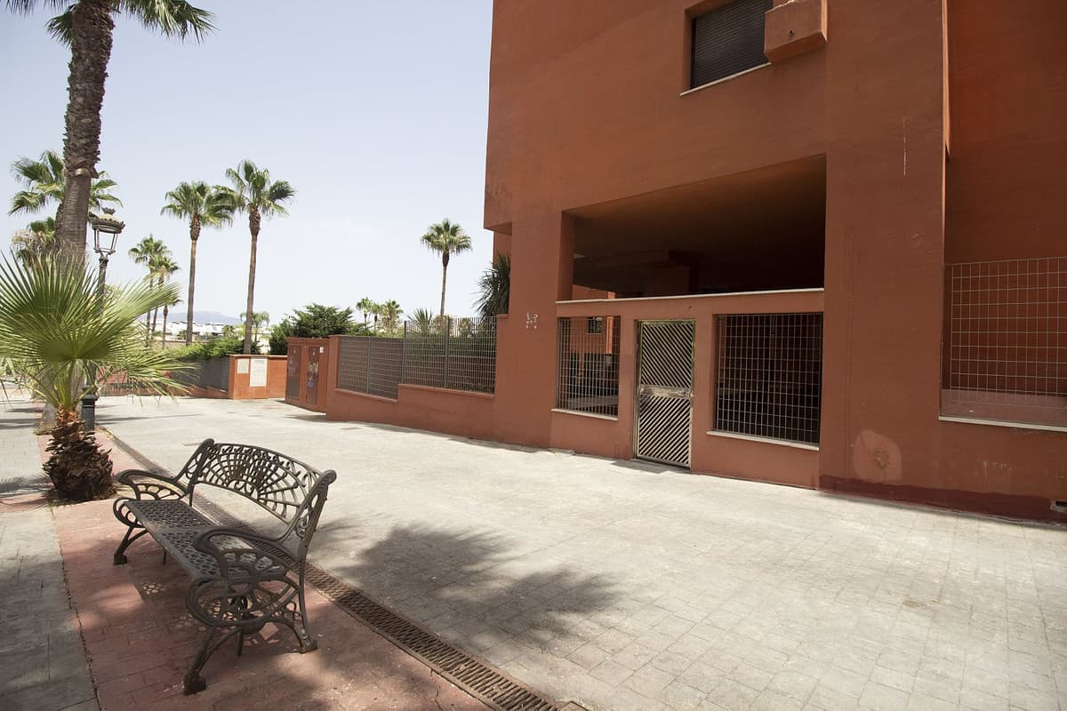 Middle Floor Apartment in Estepona — photo 5 of 10