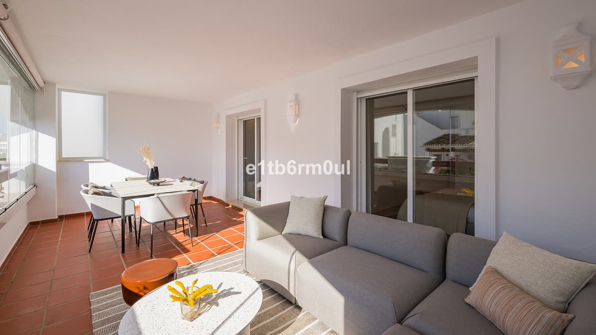 Middle Floor Apartment in Nueva Andalucía — photo 5 of 10