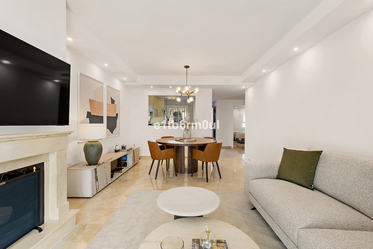 Middle Floor Apartment in Nueva Andalucía — photo 7 of 10