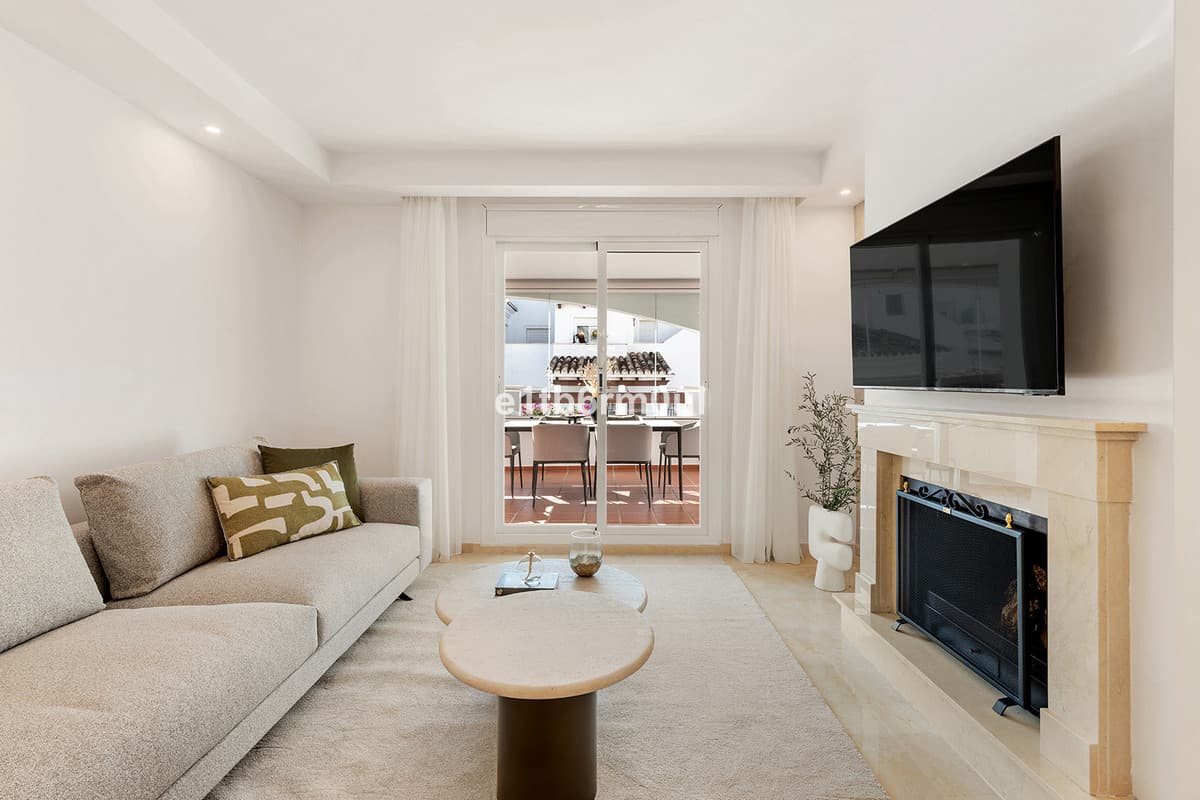 Middle Floor Apartment in Nueva Andalucía — photo 8 of 10