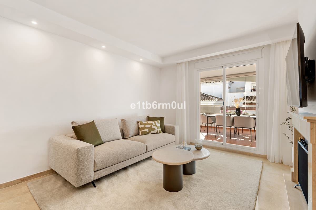 Middle Floor Apartment in Nueva Andalucía — photo 9 of 10