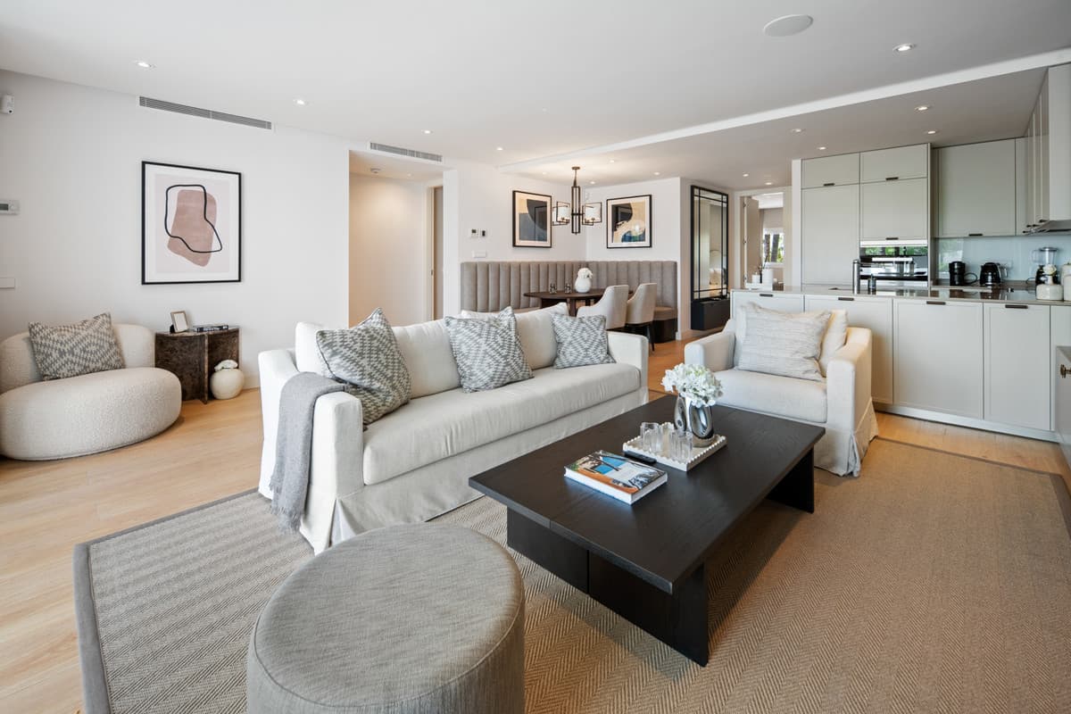 Middle Floor Apartment in The Golden Mile — photo 3 of 10