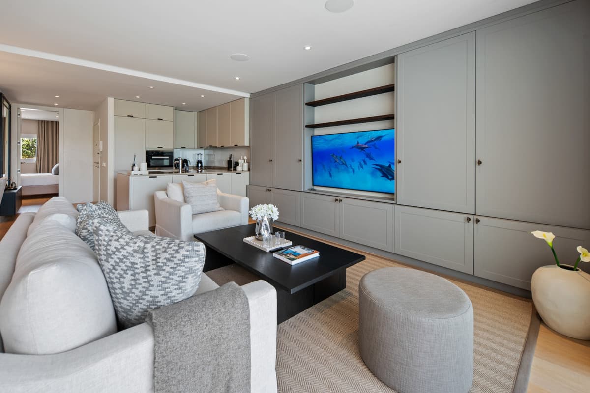 Middle Floor Apartment in The Golden Mile — photo 4 of 10