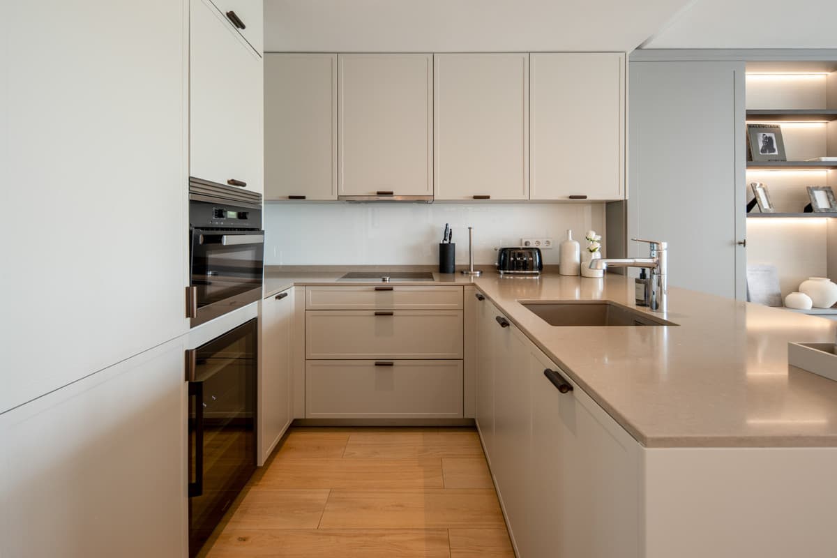 Middle Floor Apartment in The Golden Mile — photo 8 of 10