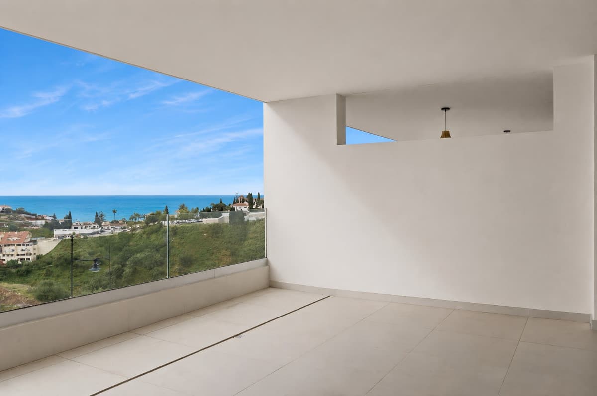 Middle Floor Apartment in Fuengirola — photo 2 of 10