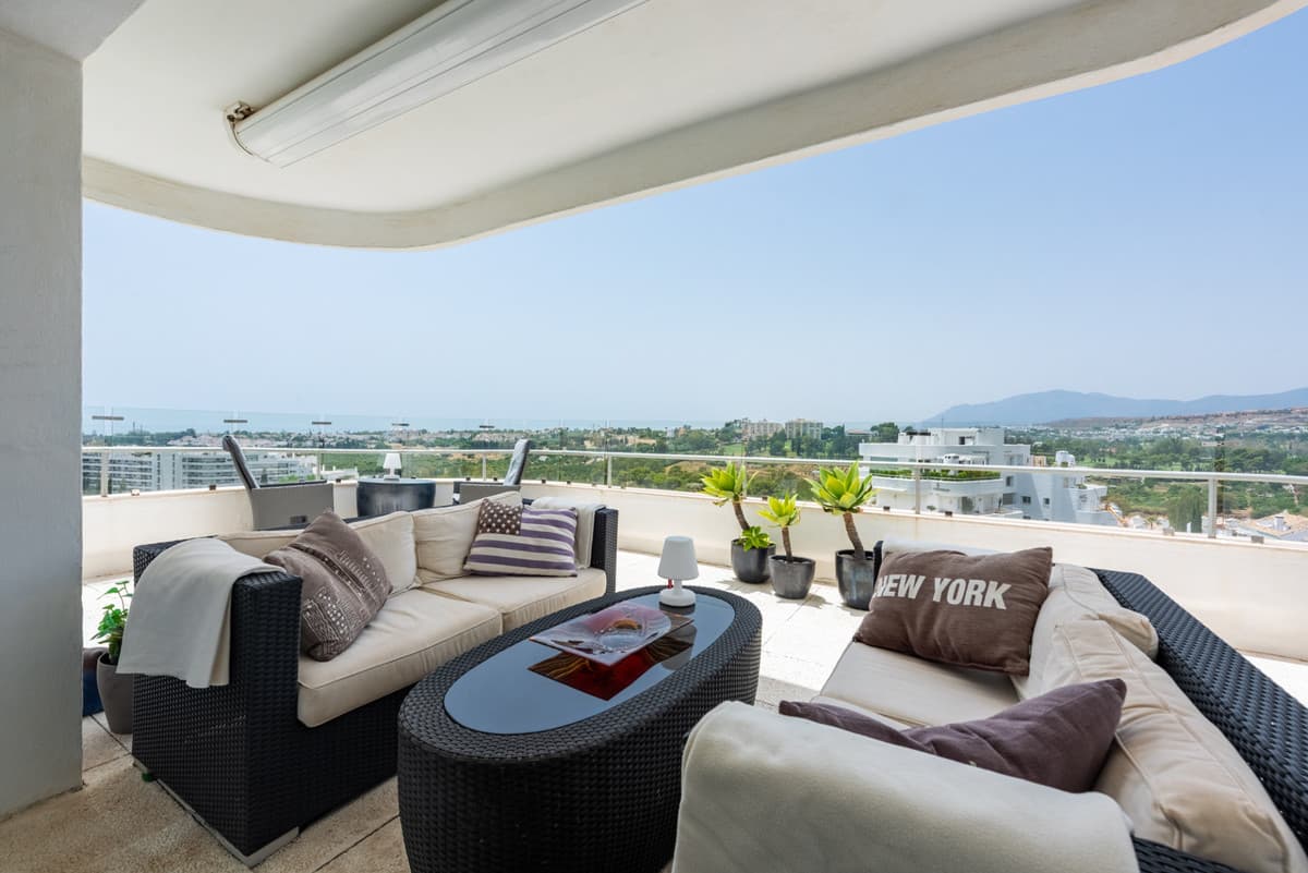 Middle Floor Apartment in Guadalmina Alta — photo 3 of 10