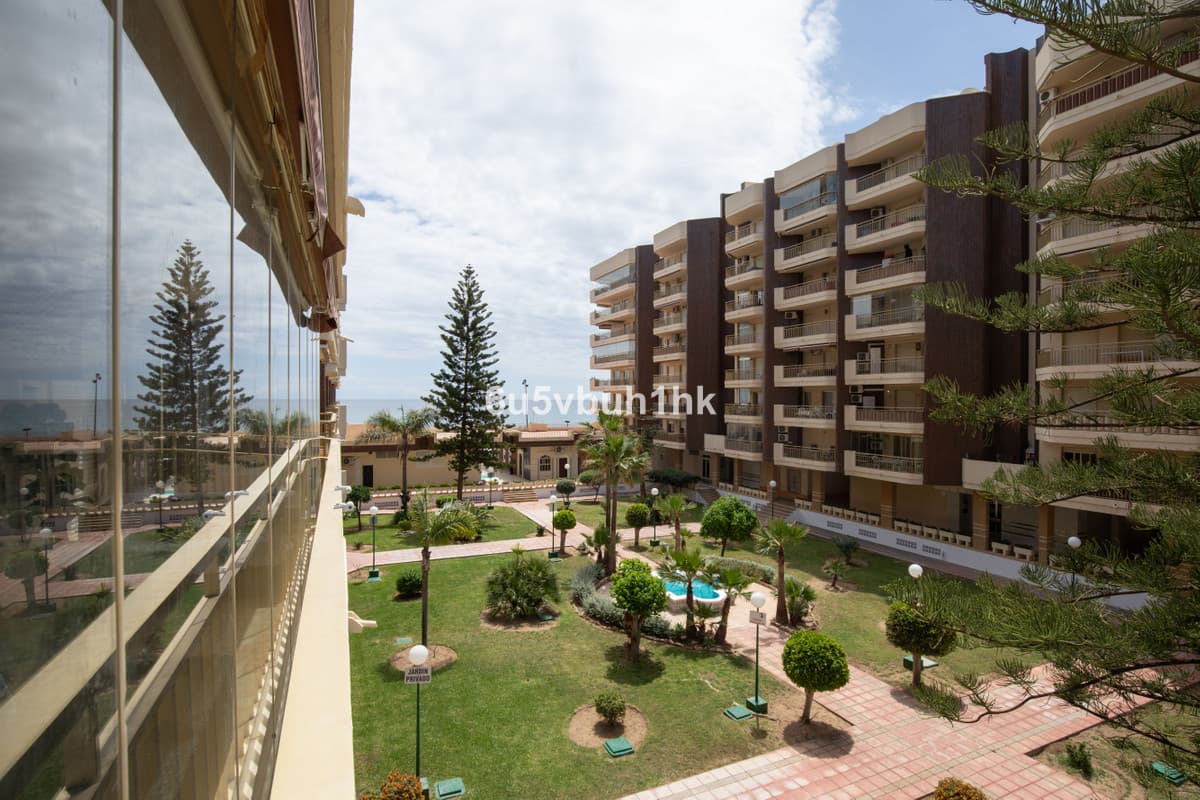 Middle Floor Apartment in Fuengirola — photo 1 of 10