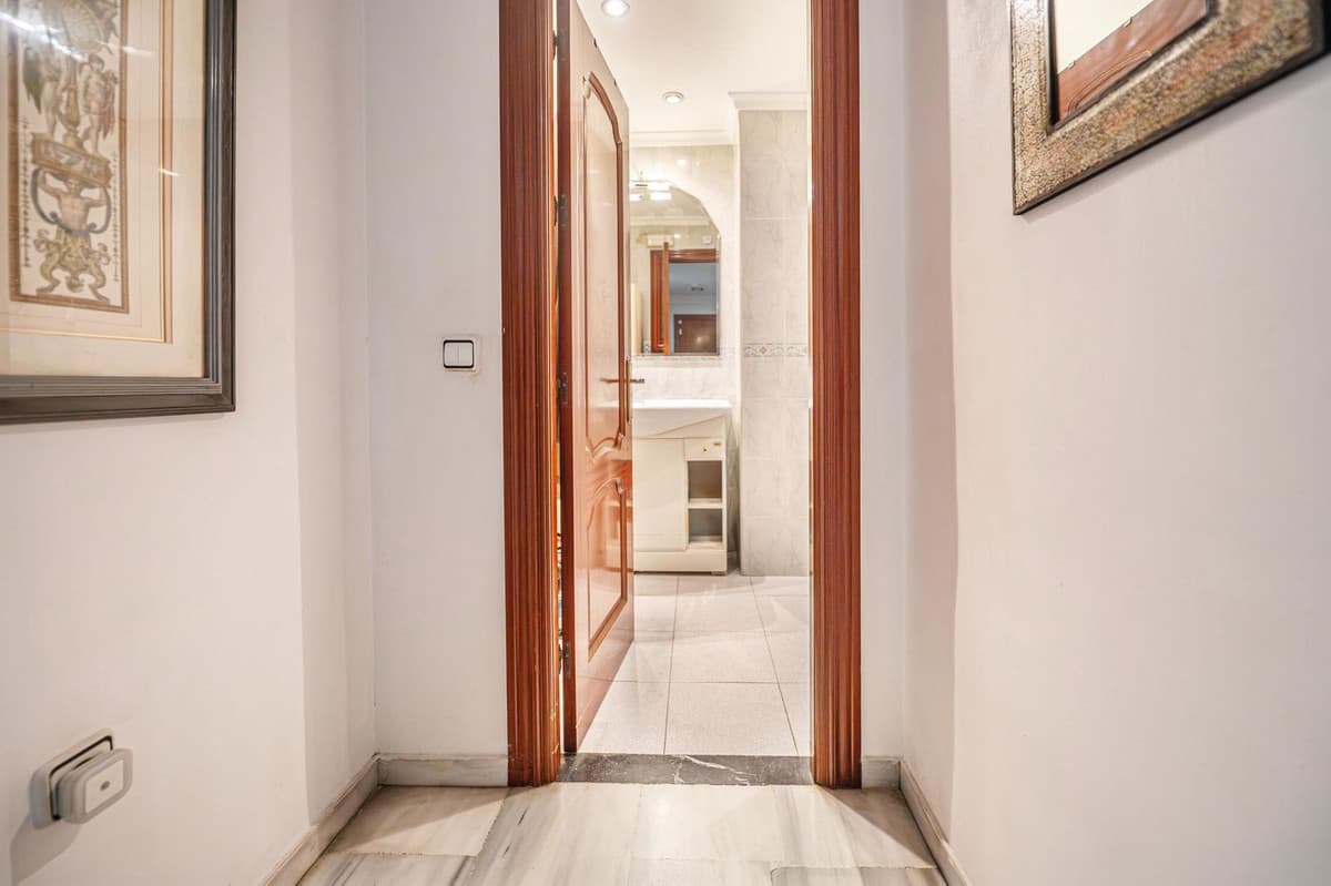 Middle Floor Apartment in Málaga — photo 6 of 10