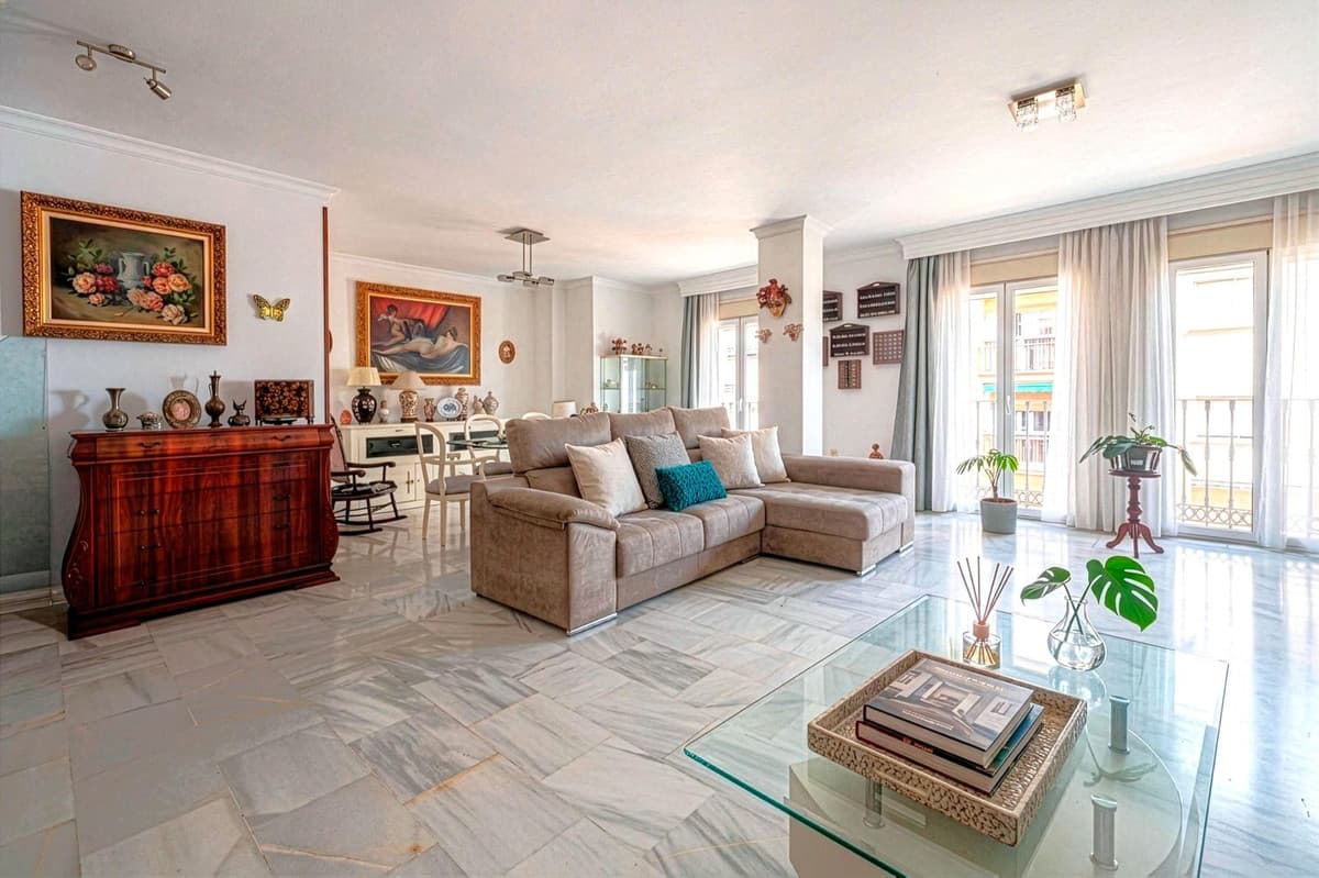 Middle Floor Apartment in Málaga — photo 8 of 10