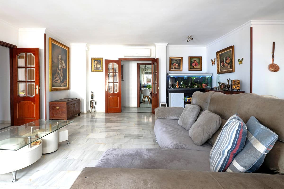 Middle Floor Apartment in Málaga — photo 10 of 10