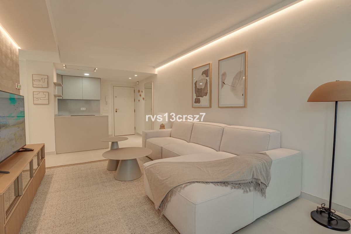 Middle Floor Apartment in Marbella — photo 1 of 10
