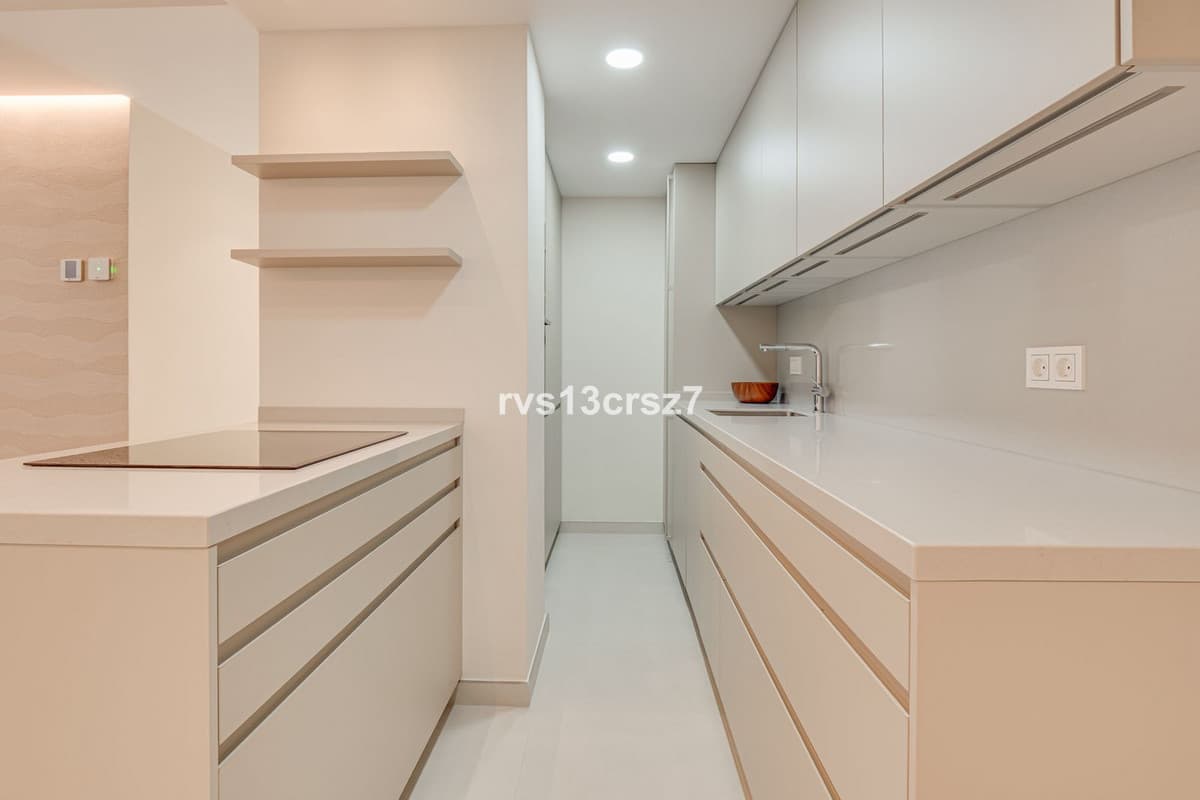 Middle Floor Apartment in Marbella — photo 8 of 10